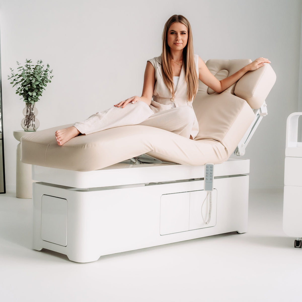 Pat cosmetic, SPA electric încălzit Vellia | 4 motoare | Garanție de 3 ani