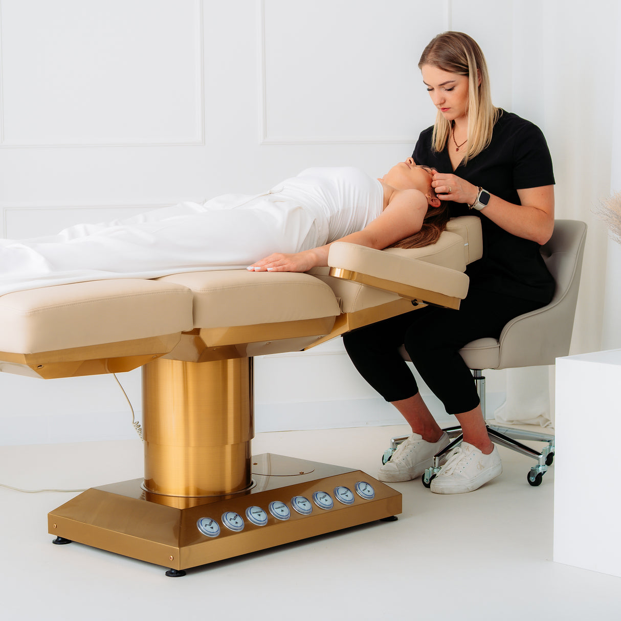 Fotoliu cosmetic electric încalzit Amber | Telecomandă manuală | Panou control | 4 motoare | Habys
