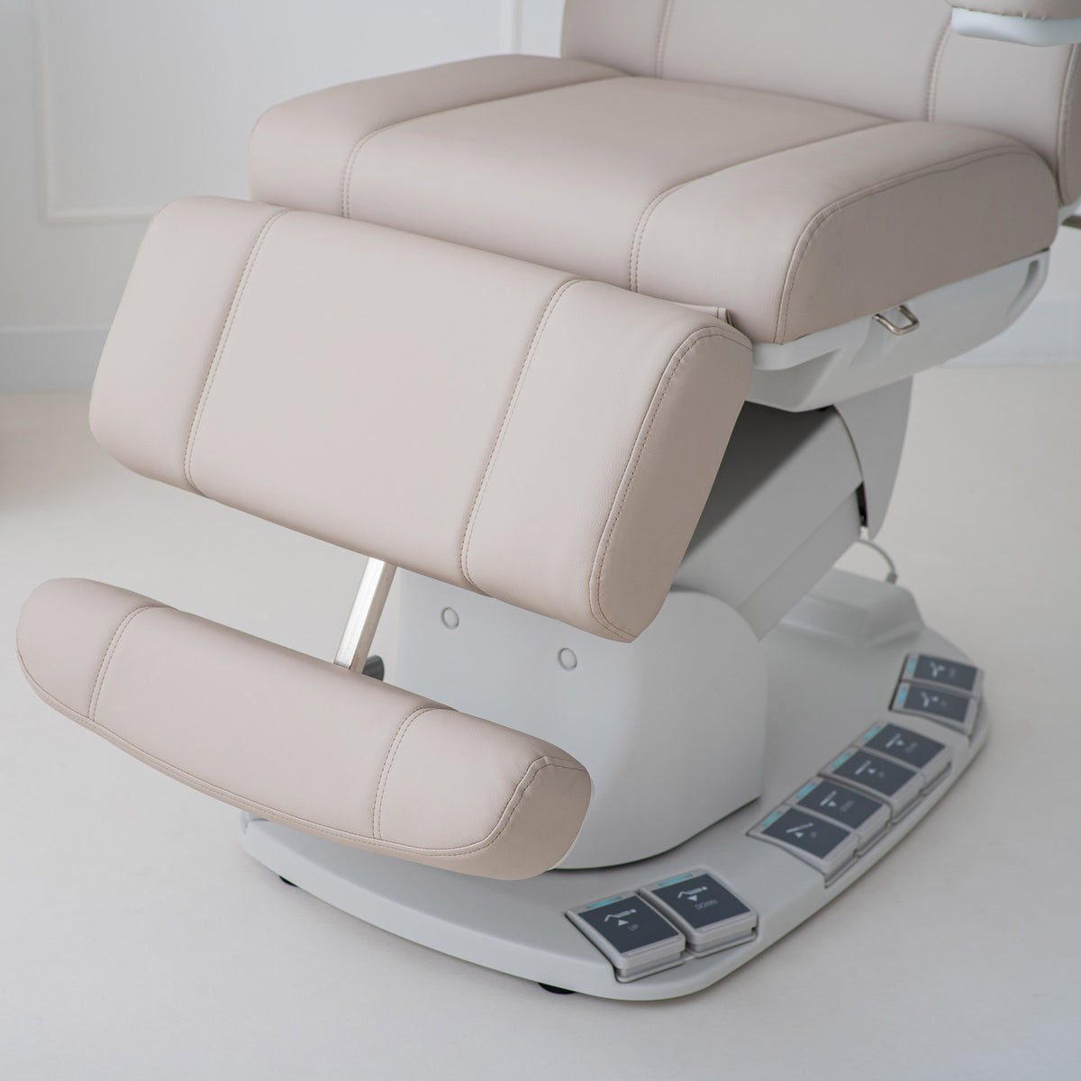 Fotoliu cosmetic electric Habys Evia Pro | 4 motoare |  rotație la 45° | Garanție 3 ani