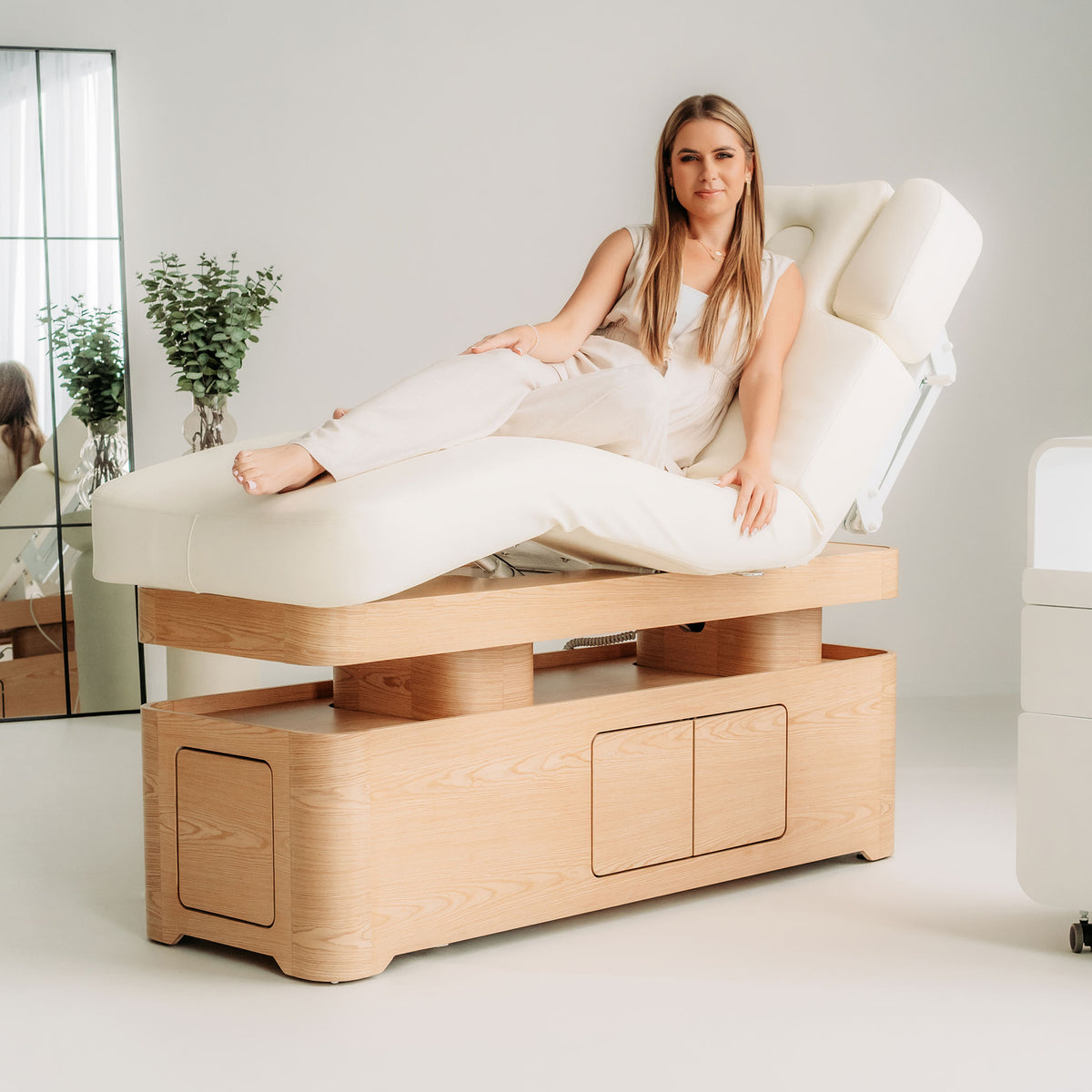 Pat cosmetic, SPA electric încălzit Vellia | 4 motoare | Garanție de 3 ani