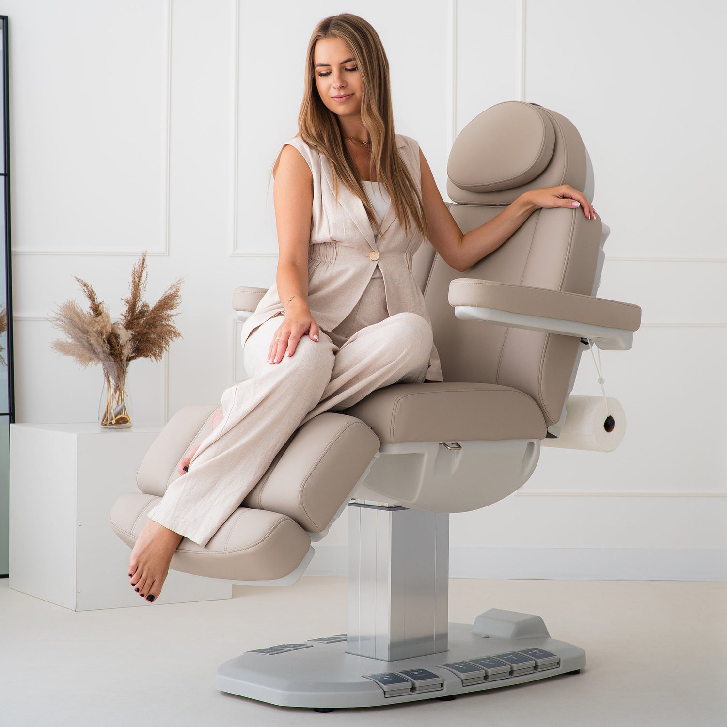 Fotoliu cosmetic electric Habys Evia One | Fotoliu pentru podologie cu coloană stabilă | Reglare 4D | Garanție de 3 ani