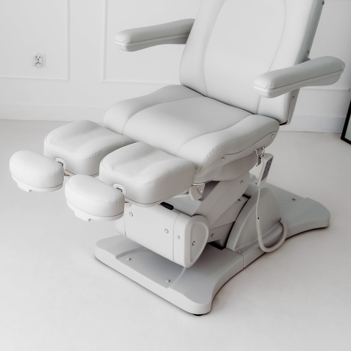 Fotoliu cosmetic electric Sorina PRO 7 | Telecomandă manuală | 4 motoare | 3 ani garanție!